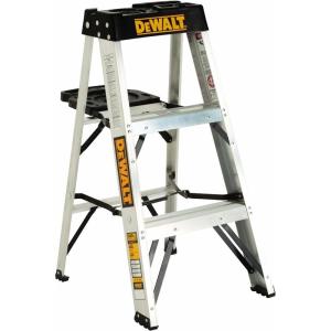 DeWalt Type IA 300lb Rated AL Stepladder 4′ DXL2010-04(4-Feet)